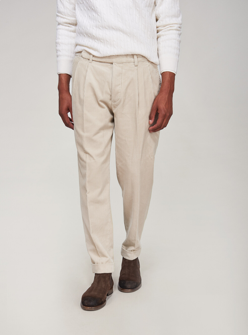 Velvet trousers with pleats