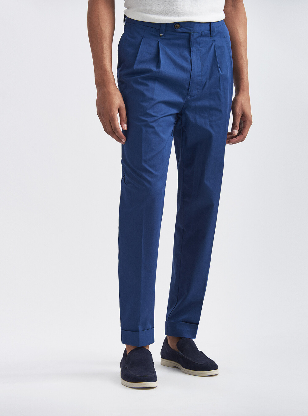 Pantaloni con doppia pince in twill leggero | Gutteridge | Pantaloni Uomo