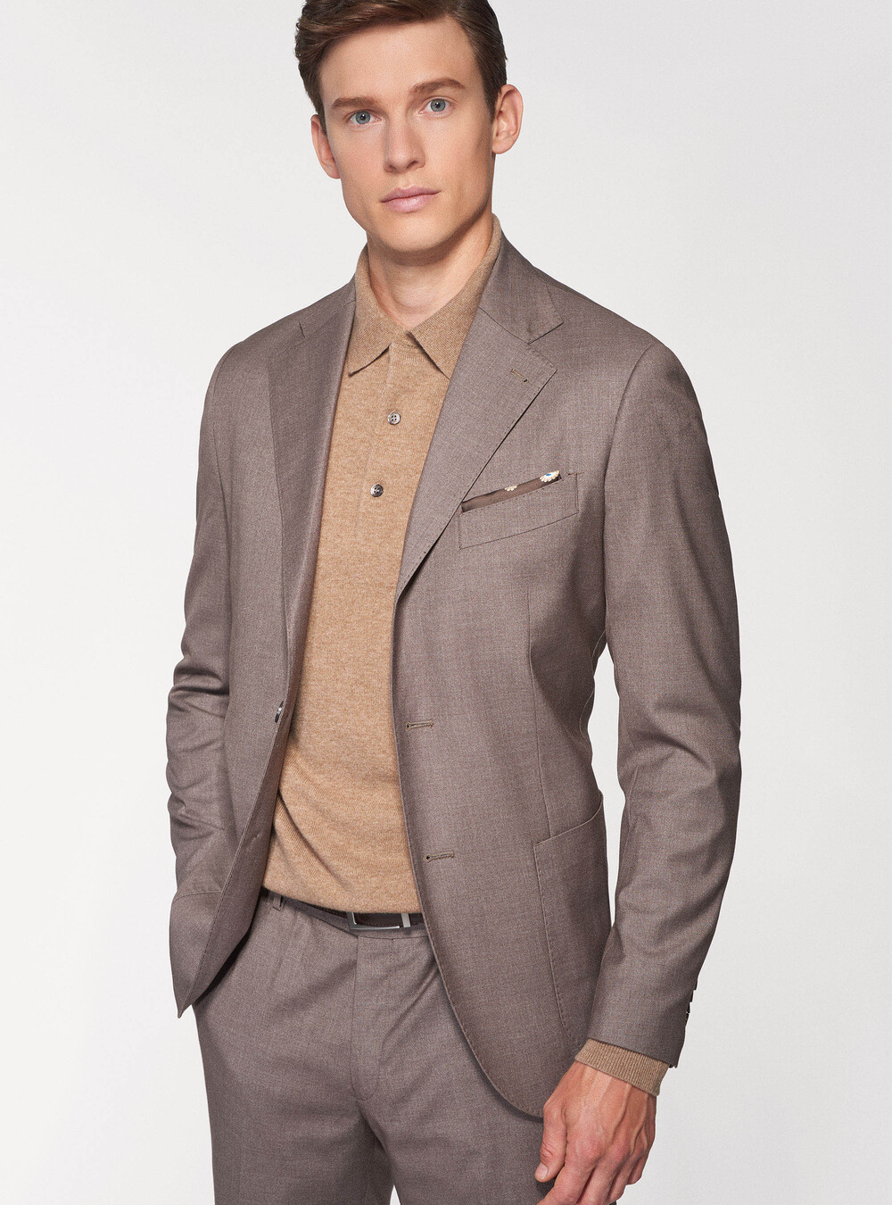 Slim fit suit blazer with patch pockets