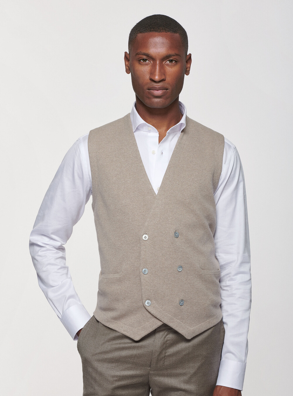 Double-breasted knitted gilet in cotton silk and cashmere | GutteridgeEU |  Men's Sweaters