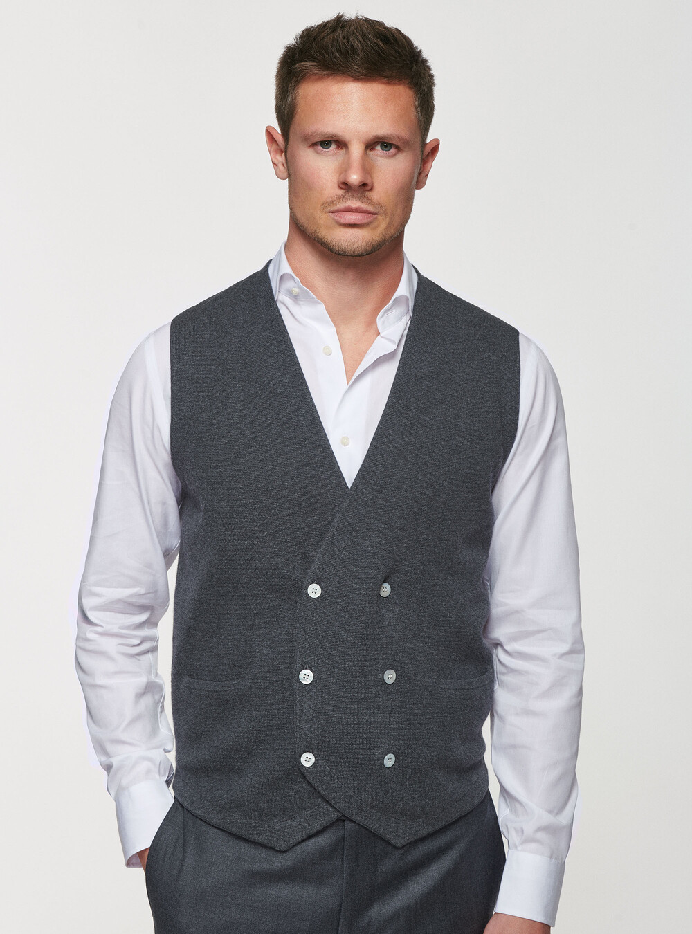 Gilet tricoté à double boutonnage en coton, soie et cachemire |  GutteridgeEU | Homme