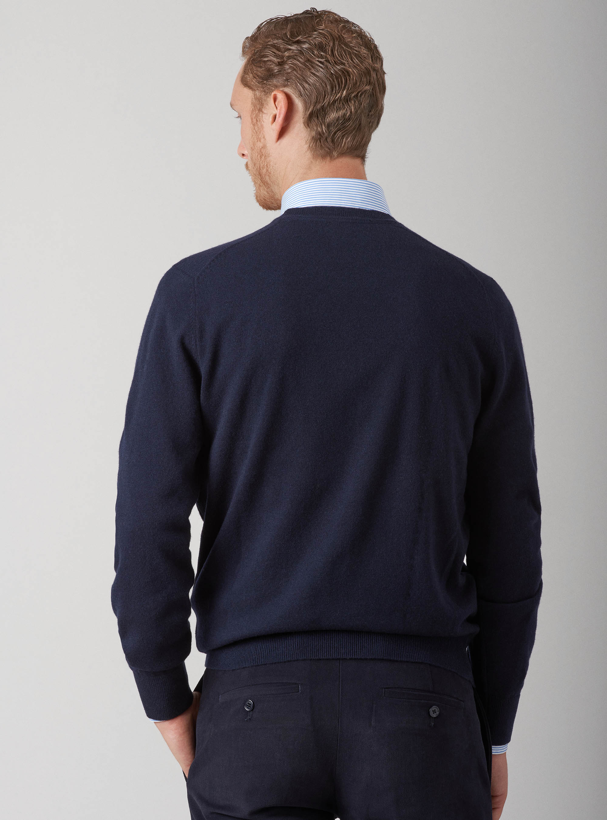 Jersey de cuello redondo de lana de cachemira | GutteridgeEU | Punto Uomo