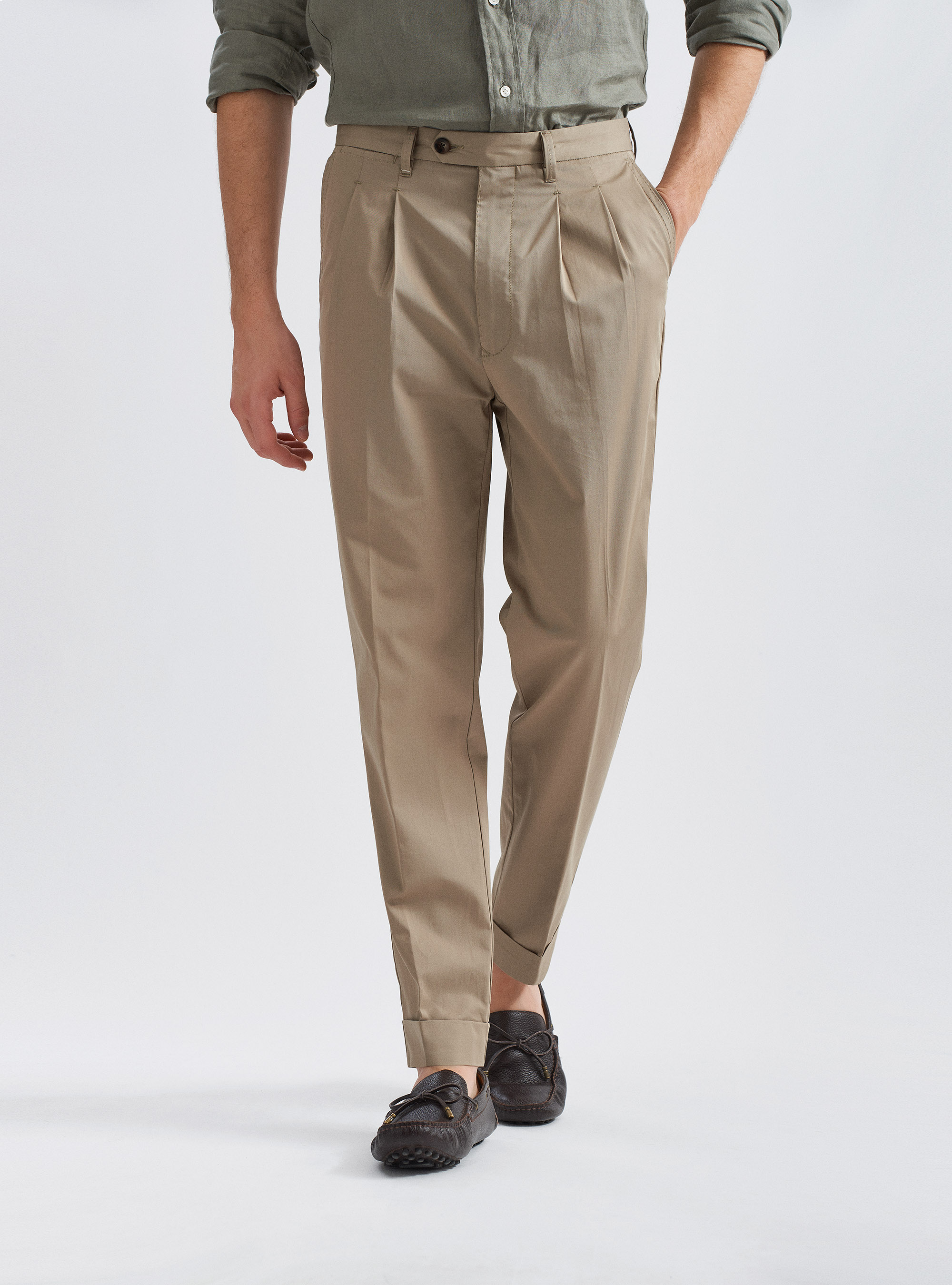 Double pleated trousers in lightweight twill | GutteridgeUS | Trousers Uomo